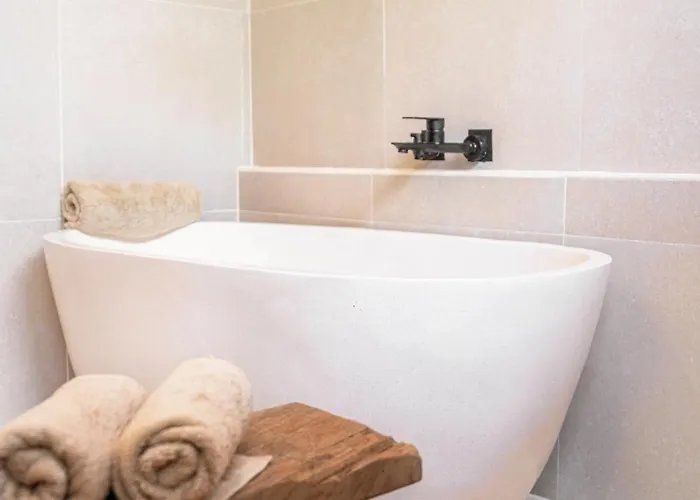 Villa Promo! Rosa - New Luxury 1 Bedroom In - 2 Minutes To Echo *