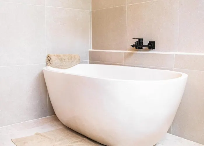 Promo! Rosa - New Luxury 1 Bedroom In - 2 Minutes To Echo Canggu (Bali)